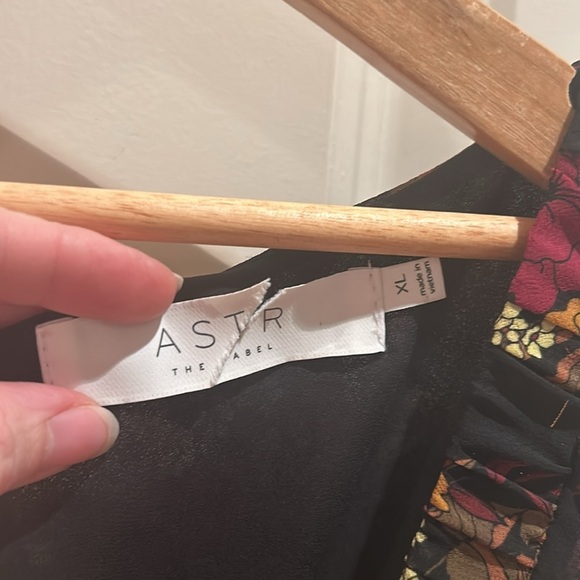 Nwot ASTR THE LABEL XL sweetheart floral blouse - Picture 4 of 9